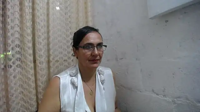 Snapshot of gabbyparker_ chatting on 12-17-25, 09:54 gabbyparker online show from 12-17-25, 09:54