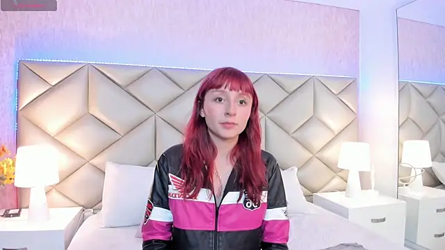 Snapshot of dafnne_hall chatting on 09-09-25, 04:34 dafnne hall online show from 09-09-25, 04:34