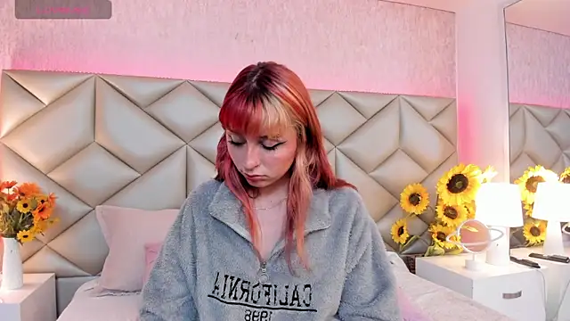 Snapshot of dafnne_hall chatting on 11-25-25, 04:12 dafnne hall online show from 11-25-25, 04:12