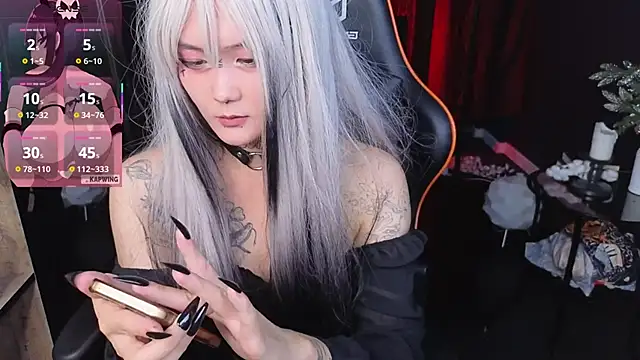 Snapshot of GothXRaven chatting on 09-18-25, 03:47 GothXRaven online show from 09-18-25, 03:47