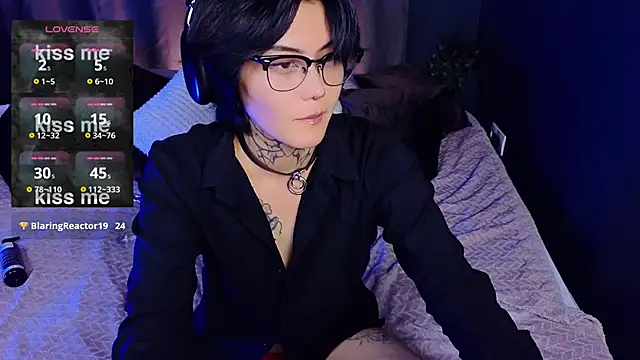 Snapshot of GothXRaven chatting on 10-03-25, 04:04 GothXRaven online show from 10-03-25, 04:04