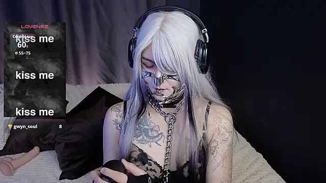 Snapshot of GothXRaven chatting on 10-07-25, 03:42 GothXRaven online show from 10-07-25, 03:42