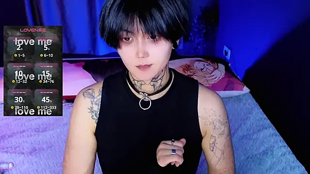 Snapshot of GothXRaven chatting on 10-15-25, 04:07 GothXRaven online show from 10-15-25, 04:07