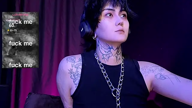 Snapshot of GothXRaven chatting on 10-20-25, 03:45 GothXRaven online show from 10-20-25, 03:45