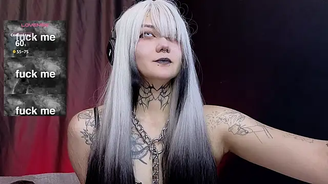 Snapshot of GothXRaven chatting on 10-21-25, 11:22 GothXRaven online show from 10-21-25, 11:22