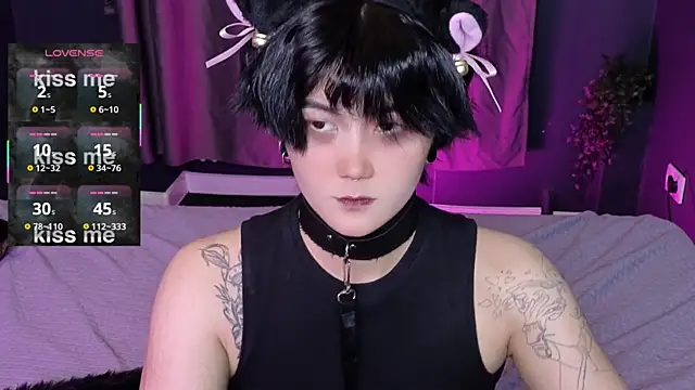 Snapshot of GothXRaven chatting on 10-22-25, 04:07 GothXRaven online show from 10-22-25, 04:07