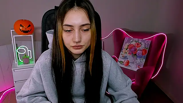 olivianorton online show from 10-28-25, 01:36