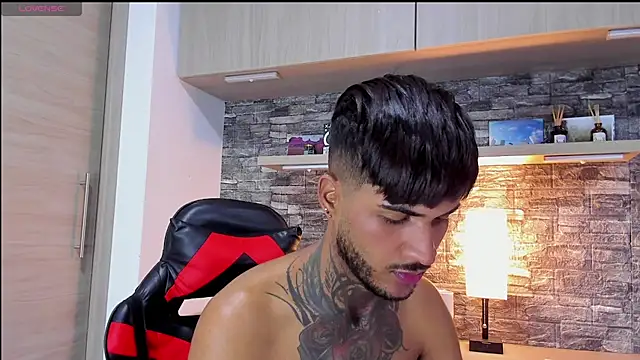 Snapshot of Theimperialboys_ chatting on 09-28-25, 02:06 Theimperialboys  online show from 09-28-25, 02:06