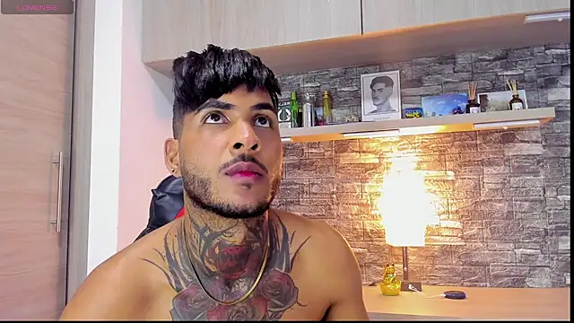 Snapshot of Theimperialboys_ chatting on 10-01-25, 01:22 Theimperialboys  online show from 10-01-25, 01:22