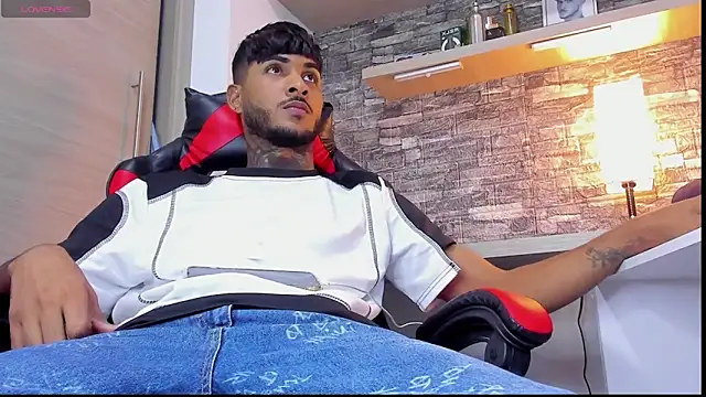 Snapshot of Theimperialboys_ chatting on 10-02-25, 01:01 Theimperialboys  online show from 10-02-25, 01:01