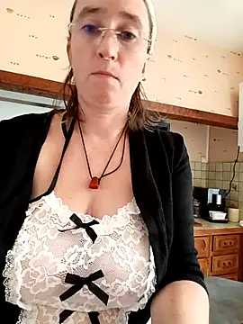 Snapshot of Sophierob1 chatting on 09-09-25, 10:59 Sophierob1 online show from 09-09-25, 10:59