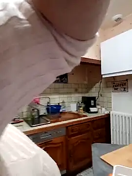 Snapshot of Sophierob1 chatting on 10-13-25, 06:13 Sophierob1 online show from 10-13-25, 06:13