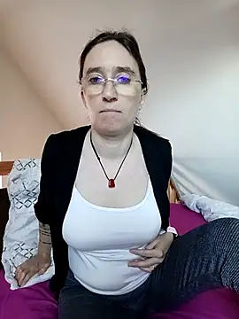 Snapshot of Sophierob1 chatting on 04-14-26, 07:03 Sophierob1 online show from 04-14-26, 07:03