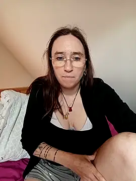 Snapshot of Sophierob1 chatting on 04-22-26, 08:28 Sophierob1 online show from 04-22-26, 08:28