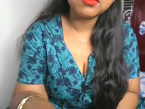 Snapshot of its_me_Rashmi chatting on 10-07-25, 05:04 its me Rashmi online show from 10-07-25, 05:04