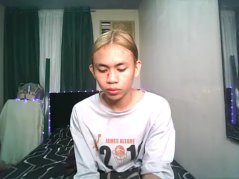 Sweet-shopia online show from 10-24-25, 01:40