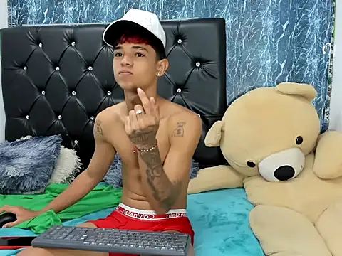 Snapshot of angelcute_19 chatting on 09-12-25, 02:11 angelcute 19 online show from 09-12-25, 02:11