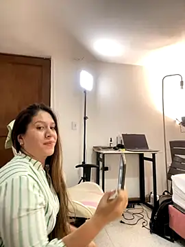 emma hot2006 online show from 10-20-25, 05:46