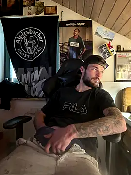 Snapshot of Mexxwell69 chatting on 09-24-25, 11:46 Mexxwell69 online show from 09-24-25, 11:46