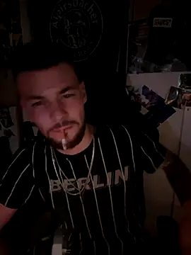 Snapshot of Mexxwell69 chatting on 09-30-25, 10:59 Mexxwell69 online show from 09-30-25, 10:59