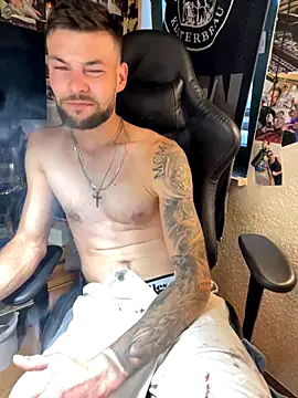 Snapshot of Mexxwell69 chatting on 10-08-25, 04:37 Mexxwell69 online show from 10-08-25, 04:37