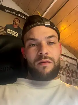 Snapshot of Mexxwell69 chatting on 10-13-25, 09:37 Mexxwell69 online show from 10-13-25, 09:37