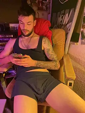 Snapshot of Mexxwell69 chatting on 10-26-25, 12:27 Mexxwell69 online show from 10-26-25, 12:27