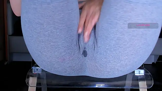 Cameltoe squirt inPants online show from 04-25-26, 07:44