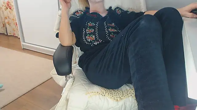 Snapshot of merlyn4 chatting on 01-05-25, 11:15 merlyn4 online show from 01-05-25, 11:15