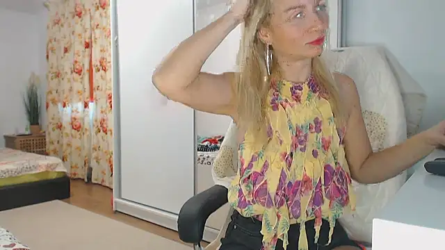 Snapshot of merlyn4 chatting on 01-08-25, 12:37 merlyn4 online show from 01-08-25, 12:37