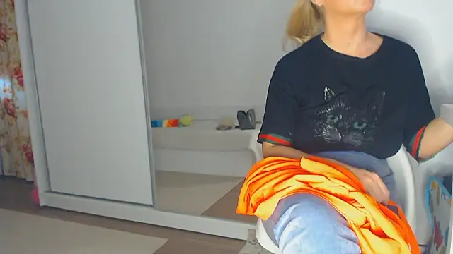 Snapshot of merlyn4 chatting on 03-08-25, 09:50 merlyn4 online show from 03-08-25, 09:50