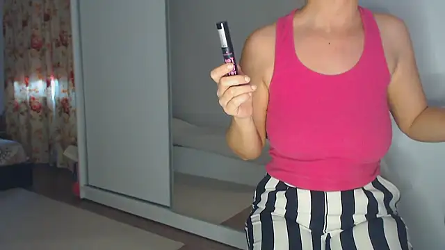 Snapshot of merlyn4 chatting on 03-10-25, 10:59 merlyn4 online show from 03-10-25, 10:59