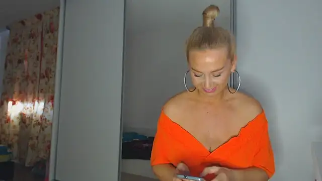 Snapshot of merlyn4 chatting on 03-19-25, 11:39 merlyn4 online show from 03-19-25, 11:39