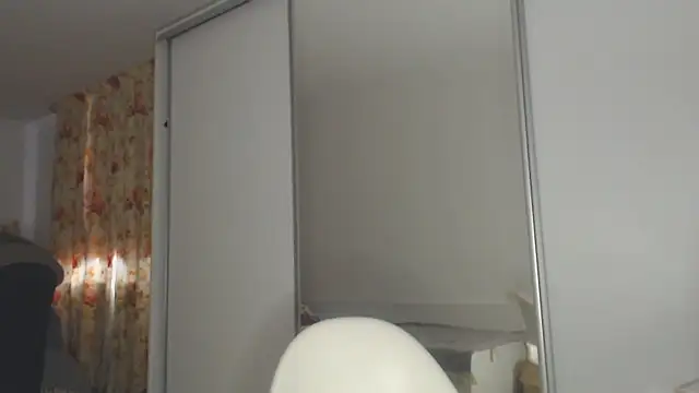 Snapshot of merlyn4 chatting on 09-29-25, 08:19 merlyn4 online show from 09-29-25, 08:19