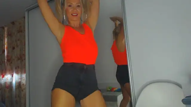 Snapshot of merlyn4 chatting on 09-30-25, 09:36 merlyn4 online show from 09-30-25, 09:36