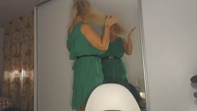 Snapshot of merlyn4 chatting on 10-04-25, 12:36 merlyn4 online show from 10-04-25, 12:36