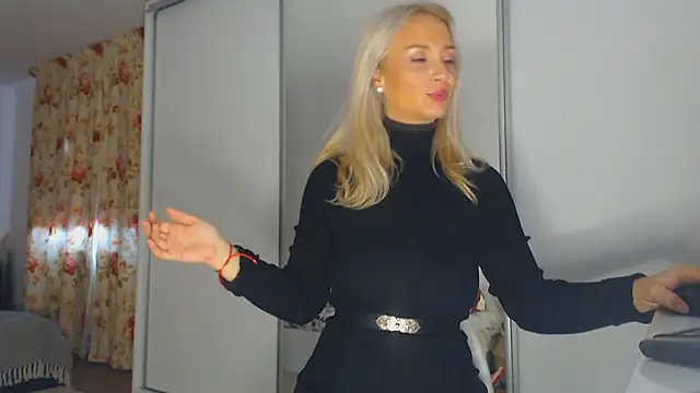 Snapshot of merlyn4 chatting on 11-01-25, 11:12 merlyn4 online show from 11-01-25, 11:12