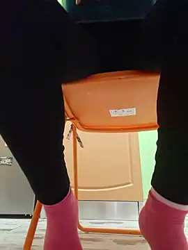 Snapshot of merlyn4 chatting on 11-21-25, 09:52 merlyn4 online show from 11-21-25, 09:52