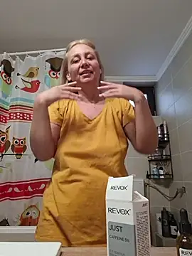 Snapshot of merlyn4 chatting on 11-28-25, 08:50 merlyn4 online show from 11-28-25, 08:50