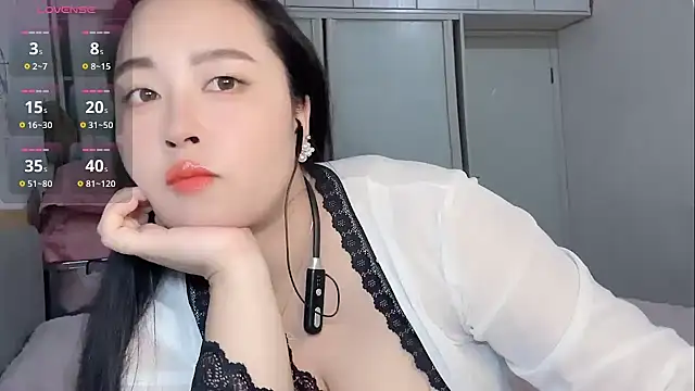 xchenchen online show from 10-25-25, 03:40