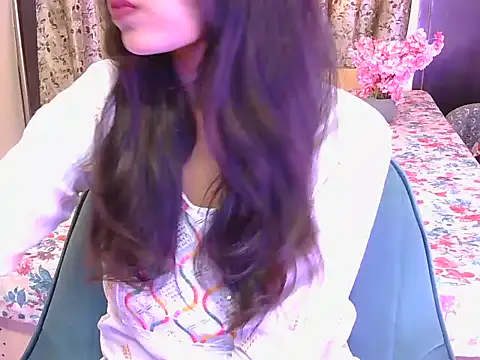 Snapshot of hoty-priya chatting on 12-19-25, 04:41 hoty-priya online show from 12-19-25, 04:41