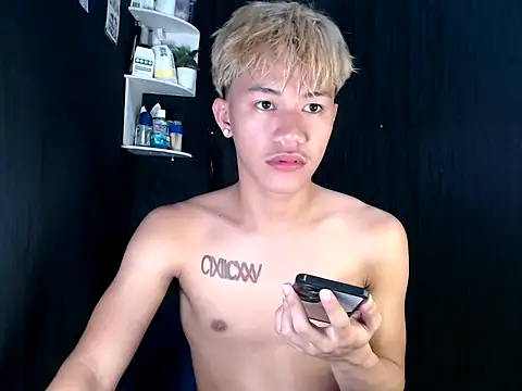 naughtyboyloy 0 online show from 12-01-25, 02:38