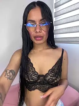 Melissa coch online show from 12-05-25, 04:36