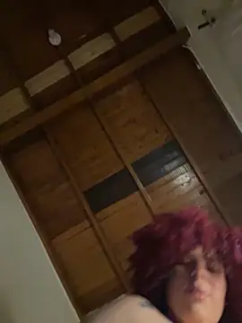 Snapshot of Enyagleam_ chatting on 09-25-25, 03:32 Enyagleam online show from 09-25-25, 03:32