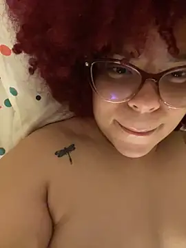 Snapshot of Enyagleam_ chatting on 09-28-25, 02:39 Enyagleam online show from 09-28-25, 02:39