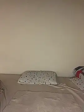 Snapshot of Enyagleam_ chatting on 11-16-25, 02:06 Enyagleam online show from 11-16-25, 02:06