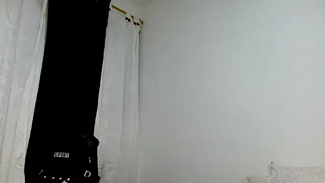 Snapshot of Gia_Lee chatting on 09-14-25, 04:11 Gia Lee online show from 09-14-25, 04:11