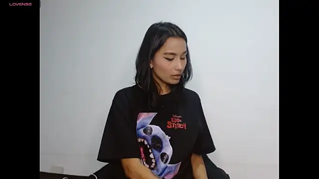 Snapshot of Gia_Lee chatting on 11-11-25, 02:33 Gia Lee online show from 11-11-25, 02:33