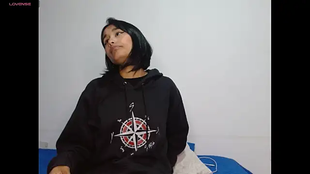 Snapshot of Gia_Lee chatting on 12-03-25, 03:36 Gia Lee online show from 12-03-25, 03:36