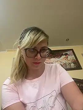 Snapshot of Crystal00Girl chatting on 09-14-25, 09:58 Crystal00Girl online show from 09-14-25, 09:58